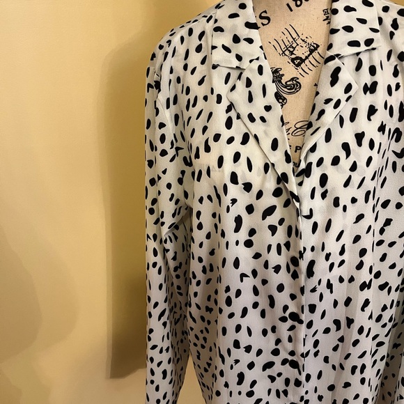 LADIES V-NECK LEOPARD PRINT BLOUSE SIZE LARGE - Picture 7 of 11